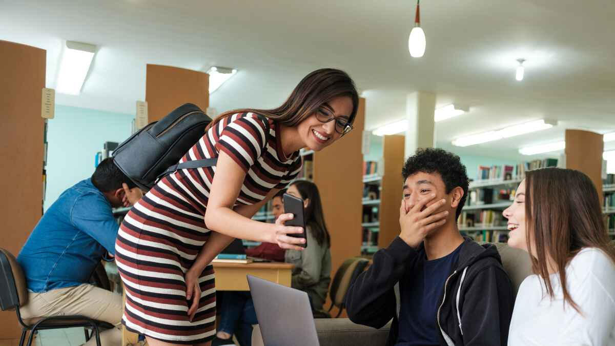 Students playing quiz